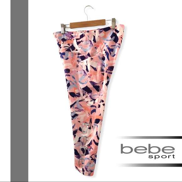 ππ½ββοΈbebe sport | Pink Floral Print Athletic Pocket Capri Pants - Picture 2 of 15